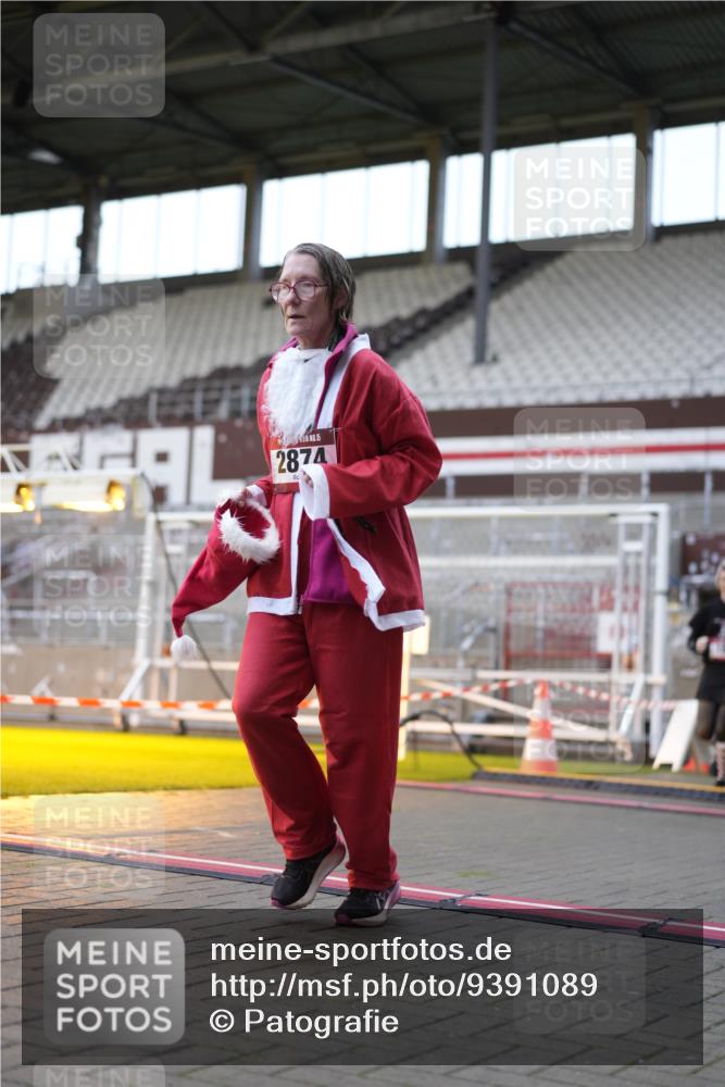 07.12.2025 - St. Pauli X-Mass-Run No. 15 Patografie http://msf.ph/oto/9391089 07.12.2025 10:28:59 Ziel 161, 165, 1308, 1330, 1566, 2397, 2874, 3669, 3938, 4073, 4265, 4291, 4446, 4543, 4544 meine-sportfotos.de