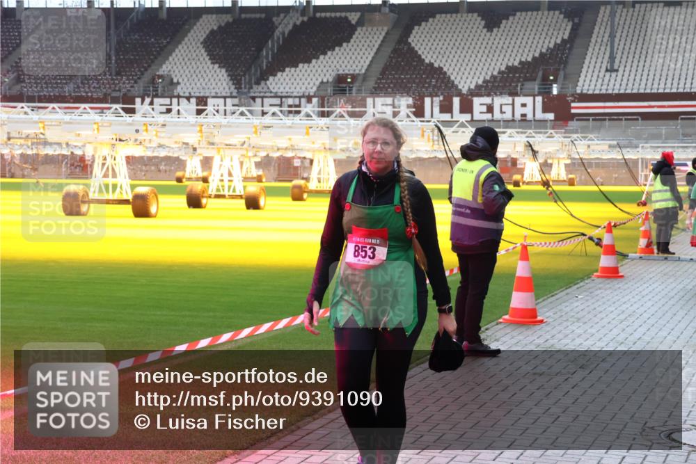 07.12.2025 - St. Pauli X-Mass-Run No. 15 Luisa Fischer http://msf.ph/oto/9391090 07.12.2025 11:04:05 Ziel 15, 853, 61, 64, 102, 109, 186, 222, 297, 505, 514, 719, 748, 853, 1551, 1850, 1853, 1857, 1860 meine-sportfotos.de