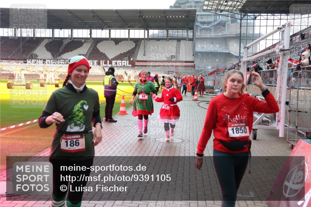 07.12.2025 - St. Pauli X-Mass-Run No. 15 Luisa Fischer http://msf.ph/oto/9391105 07.12.2025 11:04:10 Ziel 186, 64, 61, 1850, 61, 64, 102, 109, 186, 222, 297, 432, 505, 514, 719, 853, 1551, 1850, 1853, 1857, 1860 meine-sportfotos.de