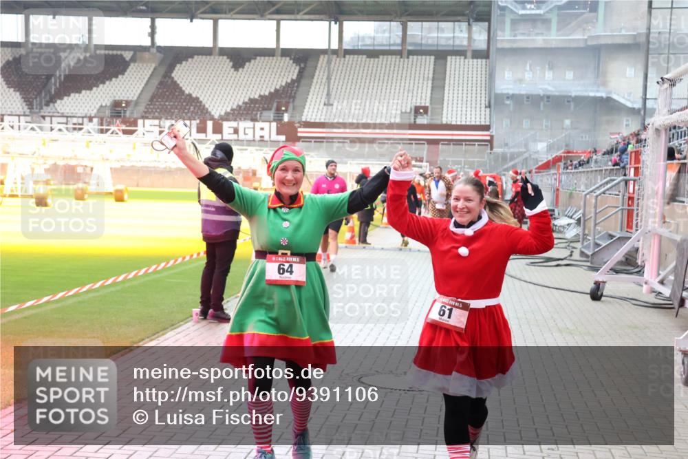 07.12.2025 - St. Pauli X-Mass-Run No. 15 Luisa Fischer http://msf.ph/oto/9391106 07.12.2025 11:04:11 Ziel 64, 15, 61, 61, 64, 102, 109, 186, 222, 297, 432, 505, 514, 719, 1551, 1850, 1853, 1857, 1860 meine-sportfotos.de