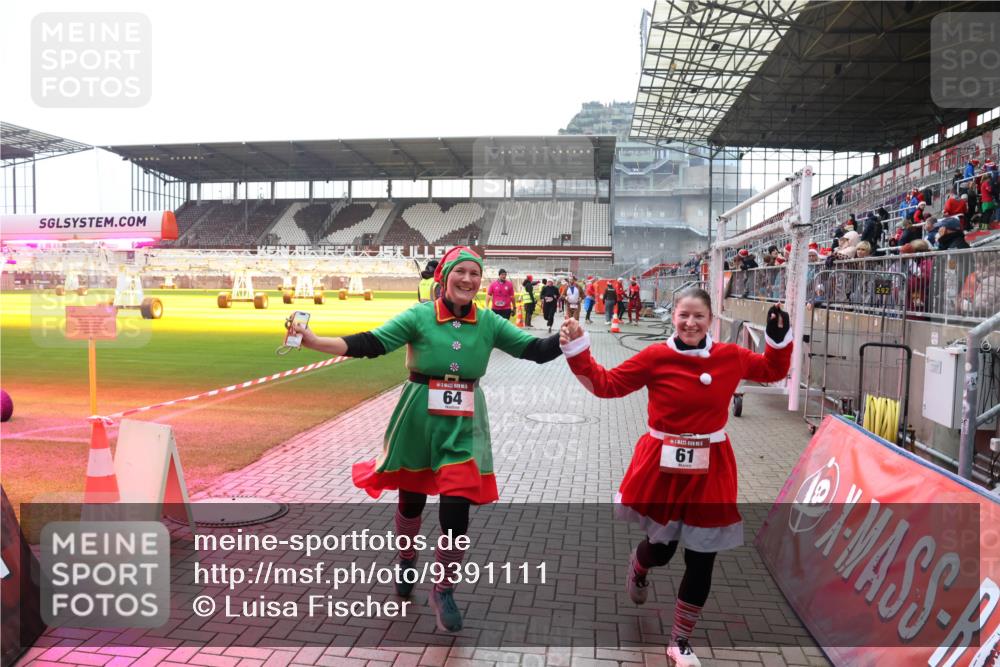 07.12.2025 - St. Pauli X-Mass-Run No. 15 Luisa Fischer http://msf.ph/oto/9391111 07.12.2025 11:04:12 Ziel 64, 61, 61, 64, 102, 109, 186, 215, 216, 222, 297, 432, 505, 514, 719, 1551, 1850, 1853, 1857, 1860 meine-sportfotos.de
