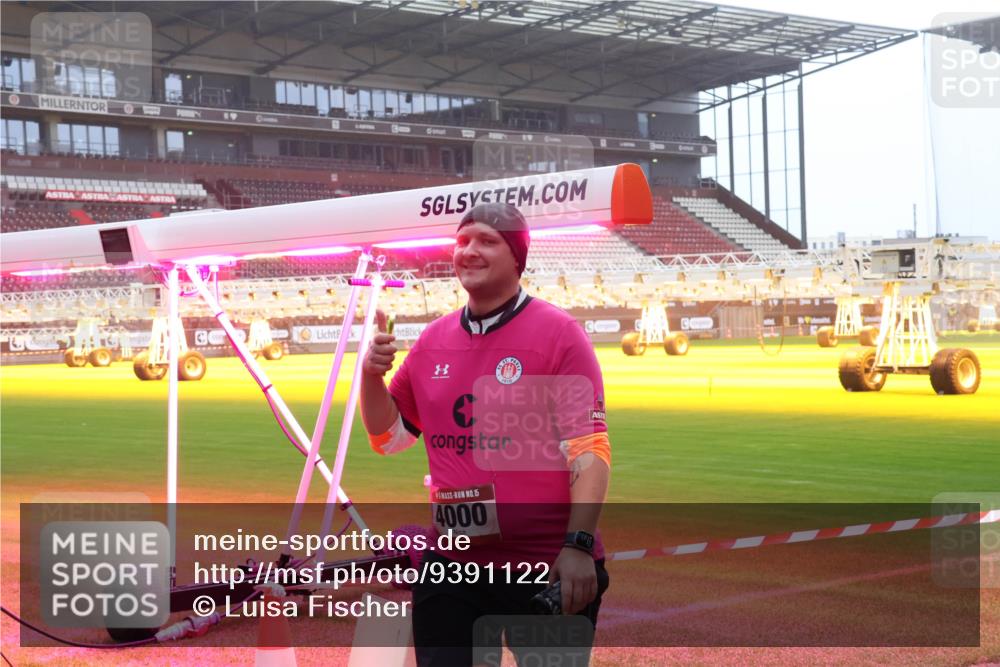 07.12.2025 - St. Pauli X-Mass-Run No. 15 Luisa Fischer http://msf.ph/oto/9391122 07.12.2025 11:04:22 Ziel 15, 4000, 102, 109, 215, 216, 222, 297, 432, 505, 514, 719, 734, 764, 1200, 1252, 1254, 1401, 1551, 1695, 1853, 1854, 1856, 1857, 1860 meine-sportfotos.de