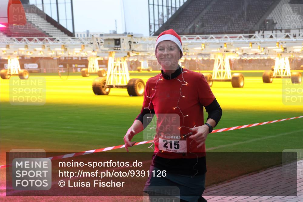 07.12.2025 - St. Pauli X-Mass-Run No. 15 Luisa Fischer http://msf.ph/oto/9391126 07.12.2025 11:04:34 Ziel 15, 215, 126, 215, 216, 222, 285, 297, 305, 432, 505, 514, 700, 702, 719, 734, 740, 764, 1200, 1252, 1254, 1401, 1695, 1766, 1769, 1852, 1853, 1854, 1856, 1857, 1860 meine-sportfotos.de