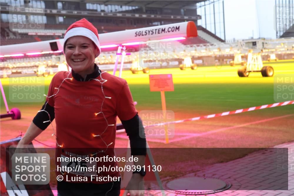 07.12.2025 - St. Pauli X-Mass-Run No. 15 Luisa Fischer http://msf.ph/oto/9391130 07.12.2025 11:04:35 Ziel 1510, 5, 215, 126, 215, 216, 222, 285, 297, 305, 432, 505, 514, 700, 702, 719, 734, 740, 764, 1200, 1252, 1254, 1401, 1695, 1766, 1769, 1852, 1853, 1854, 1856, 1857, 1860 meine-sportfotos.de