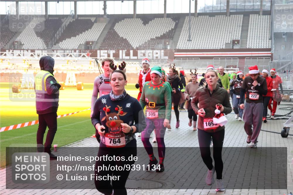 07.12.2025 - St. Pauli X-Mass-Run No. 15 Luisa Fischer http://msf.ph/oto/9391134 07.12.2025 11:04:38 Ziel 15, 764, 505, 169, 222, 126, 215, 216, 222, 285, 305, 432, 700, 702, 719, 734, 740, 764, 1200, 1252, 1254, 1401, 1695, 1766, 1769, 1852, 1853, 1854, 1856, 1857, 1860 meine-sportfotos.de
