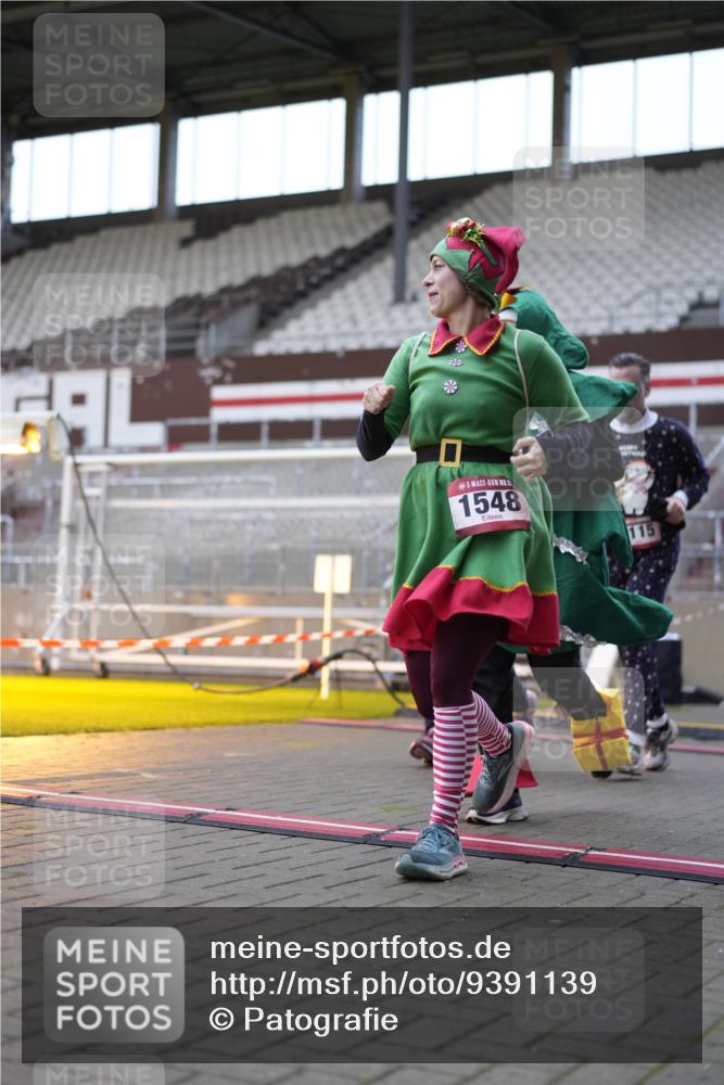 07.12.2025 - St. Pauli X-Mass-Run No. 15 Patografie http://msf.ph/oto/9391139 07.12.2025 10:29:15 Ziel 161, 165, 450, 1548, 1550, 1677, 1842, 3115, 3299, 3470, 3938, 3942 meine-sportfotos.de