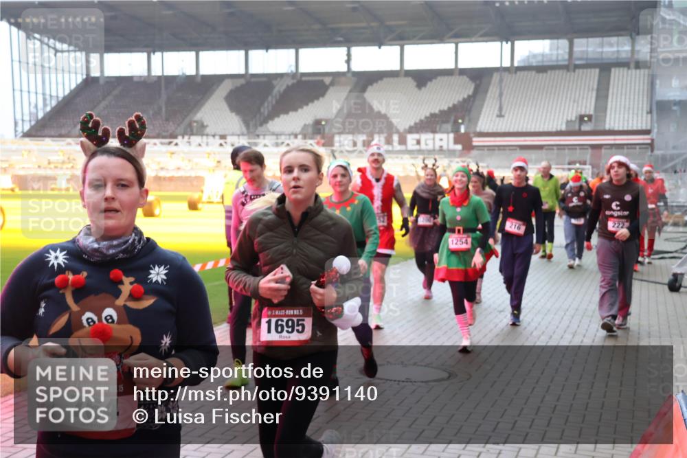 07.12.2025 - St. Pauli X-Mass-Run No. 15 Luisa Fischer http://msf.ph/oto/9391140 07.12.2025 11:04:39 Ziel 15, 764, 5, 1695, 1254, 216, 222, 126, 215, 216, 222, 285, 305, 432, 700, 702, 719, 734, 740, 764, 1200, 1252, 1254, 1401, 1695, 1766, 1769, 1852, 1853, 1854, 1856, 1857, 1860 meine-sportfotos.de