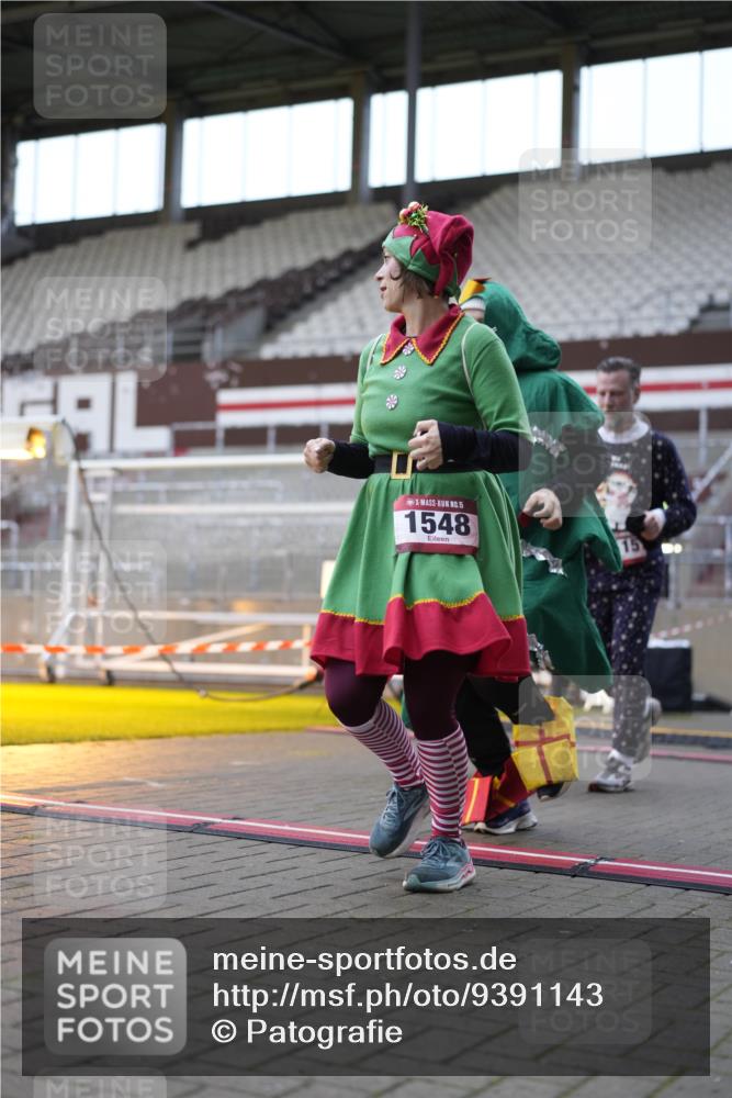 07.12.2025 - St. Pauli X-Mass-Run No. 15 Patografie http://msf.ph/oto/9391143 07.12.2025 10:29:15 Ziel 161, 165, 450, 1548, 1550, 1677, 1842, 3115, 3299, 3470, 3938, 3942 meine-sportfotos.de