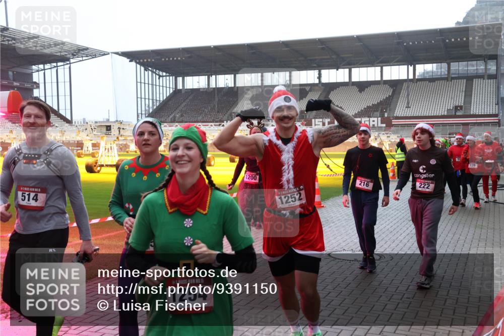 07.12.2025 - St. Pauli X-Mass-Run No. 15 Luisa Fischer http://msf.ph/oto/9391150 07.12.2025 11:04:42 Ziel 1, 15, 514, 15, 1254, 1200, 50, 1252, 216, 222, 10, 139, 126, 215, 216, 222, 285, 305, 361, 395, 432, 700, 702, 719, 734, 740, 764, 1200, 1252, 1254, 1401, 1643, 1695, 1766, 1769, 1852, 1853, 1854, 1856, 1857, 1860 meine-sportfotos.de
