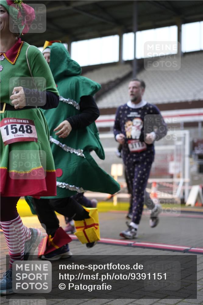 07.12.2025 - St. Pauli X-Mass-Run No. 15 Patografie http://msf.ph/oto/9391151 07.12.2025 10:29:16 Ziel 161, 165, 450, 458, 1373, 1548, 1550, 1677, 1842, 2001, 3115, 3299, 3470, 3938, 3942 meine-sportfotos.de