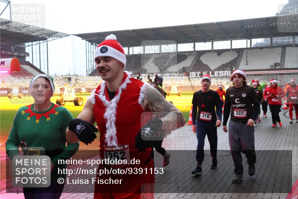 07.12.2025 - St. Pauli X-Mass-Run No. 15 Luisa Fischer http://msf.ph/oto/9391153 07.12.2025 11:04:43 Ziel 15, 505, 15, 1252, 216, 222, 139, 126, 215, 216, 222, 285, 305, 361, 395, 432, 700, 702, 719, 734, 740, 764, 1200, 1252, 1254, 1401, 1643, 1695, 1766, 1769, 1852, 1853, 1854, 1856, 1857, 1860 meine-sportfotos.de