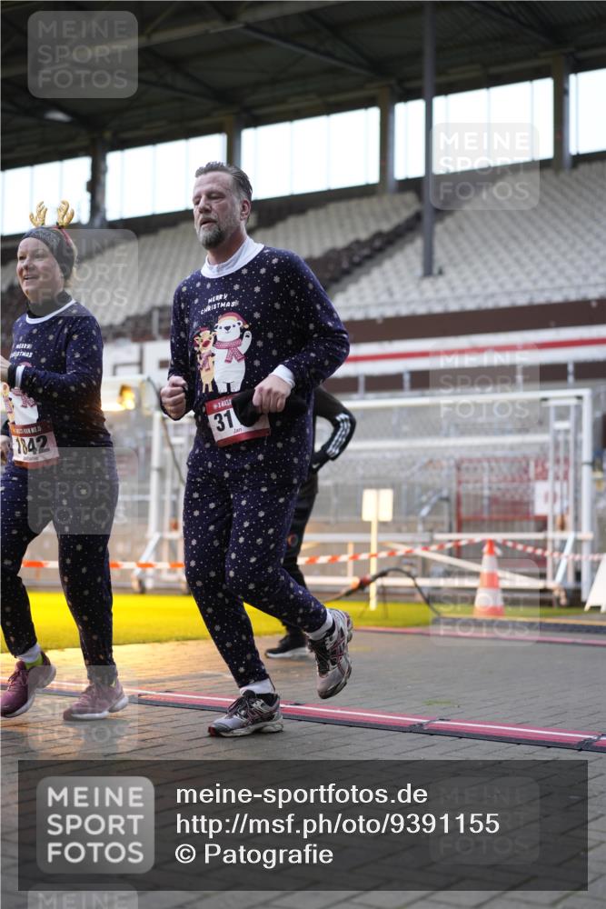 07.12.2025 - St. Pauli X-Mass-Run No. 15 Patografie http://msf.ph/oto/9391155 07.12.2025 10:29:16 Ziel 161, 165, 450, 458, 1373, 1548, 1550, 1677, 1842, 2001, 3115, 3299, 3470, 3938, 3942 meine-sportfotos.de