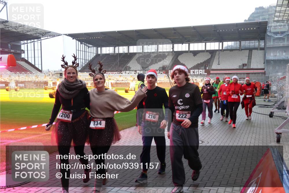 07.12.2025 - St. Pauli X-Mass-Run No. 15 Luisa Fischer http://msf.ph/oto/9391157 07.12.2025 11:04:44 Ziel 1, 1200, 216, 734, 222, 102, 14, 139, 3, 126, 215, 216, 222, 285, 305, 361, 395, 432, 700, 702, 719, 734, 740, 764, 1200, 1252, 1254, 1401, 1643, 1695, 1766, 1769, 1852, 1853, 1854, 1856, 1857, 1860 meine-sportfotos.de