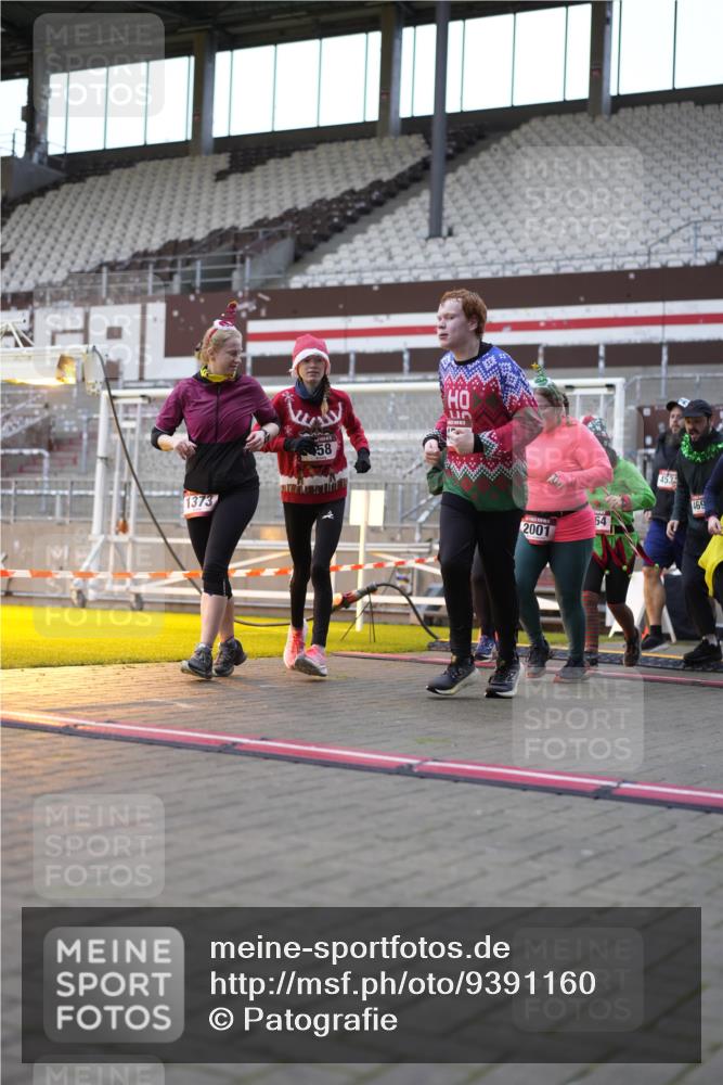 07.12.2025 - St. Pauli X-Mass-Run No. 15 Patografie http://msf.ph/oto/9391160 07.12.2025 10:29:20 Ziel 450, 458, 1373, 1548, 1550, 1677, 1842, 2001, 3080, 3115, 3299, 3470, 3942, 4007, 4009, 4264, 4266, 4293, 4296, 4440, 4531, 4695 meine-sportfotos.de