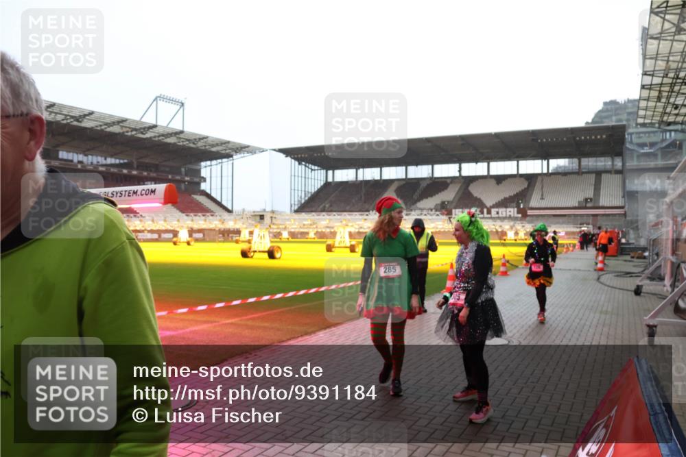 07.12.2025 - St. Pauli X-Mass-Run No. 15 Luisa Fischer http://msf.ph/oto/9391184 07.12.2025 11:04:53 Ziel 285, 126, 33, 126, 215, 216, 222, 285, 305, 361, 395, 432, 700, 702, 734, 740, 764, 1200, 1252, 1254, 1401, 1643, 1695, 1766, 1769, 1852, 1854, 1856, 2791, 2919, 3719, 4561, 4563, 4565, 4570, 4571 meine-sportfotos.de