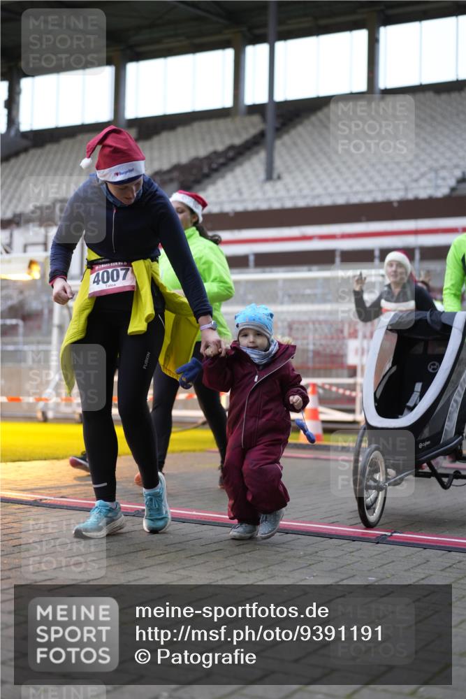 07.12.2025 - St. Pauli X-Mass-Run No. 15 Patografie http://msf.ph/oto/9391191 07.12.2025 10:29:25 Ziel 450, 458, 1039, 1373, 1548, 1550, 1677, 1842, 2001, 3080, 3115, 3468, 3469, 3470, 4007, 4009, 4126, 4264, 4266, 4293, 4296, 4440, 4531, 4695 meine-sportfotos.de