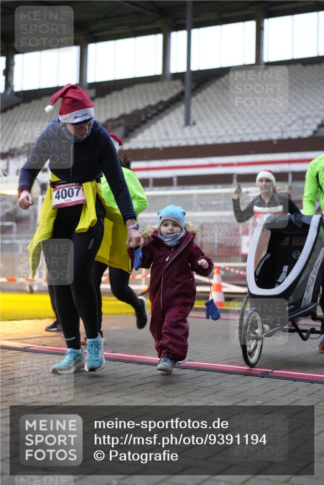 07.12.2025 - St. Pauli X-Mass-Run No. 15 Patografie http://msf.ph/oto/9391194 07.12.2025 10:29:25 Ziel 450, 458, 1039, 1373, 1548, 1550, 1677, 1842, 2001, 3080, 3115, 3468, 3469, 3470, 4007, 4009, 4126, 4264, 4266, 4293, 4296, 4440, 4531, 4695 meine-sportfotos.de