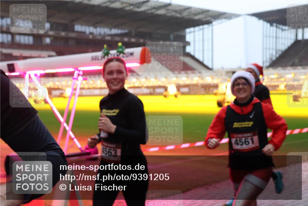 07.12.2025 - St. Pauli X-Mass-Run No. 15 Luisa Fischer http://msf.ph/oto/9391205 07.12.2025 11:05:18 Ziel 4561, 1563, 33, 117, 128, 200, 201, 361, 395, 700, 702, 889, 1152, 1212, 1411, 1643, 2791, 2919, 3719, 4561, 4562, 4563, 4565, 4566, 4567, 4568, 4569, 4570, 4571, 4572, 4573, 4575, 4576, 4577, 4578 meine-sportfotos.de