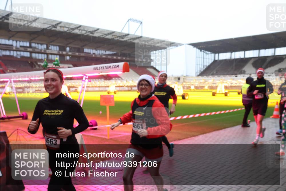 07.12.2025 - St. Pauli X-Mass-Run No. 15 Luisa Fischer http://msf.ph/oto/9391206 07.12.2025 11:05:18 Ziel 404, 4561, 1563, 33, 117, 128, 200, 201, 361, 395, 700, 702, 889, 1152, 1212, 1411, 1643, 2791, 2919, 3719, 4561, 4562, 4563, 4565, 4566, 4567, 4568, 4569, 4570, 4571, 4572, 4573, 4575, 4576, 4577, 4578 meine-sportfotos.de