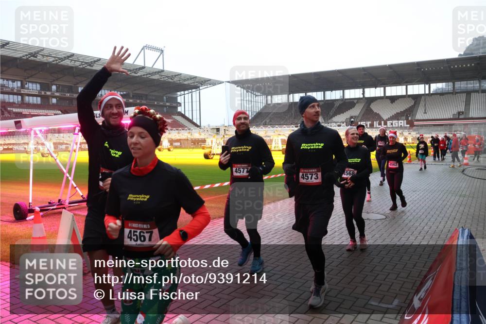 07.12.2025 - St. Pauli X-Mass-Run No. 15 Luisa Fischer http://msf.ph/oto/9391214 07.12.2025 11:05:20 Ziel 0, 4567, 4577, 4568, 4573, 1643, 4562, 33, 117, 128, 200, 201, 361, 395, 889, 1152, 1212, 1411, 1630, 1643, 2791, 2919, 3719, 4561, 4562, 4563, 4565, 4566, 4567, 4568, 4569, 4570, 4571, 4572, 4573, 4575, 4576, 4577, 4578 meine-sportfotos.de