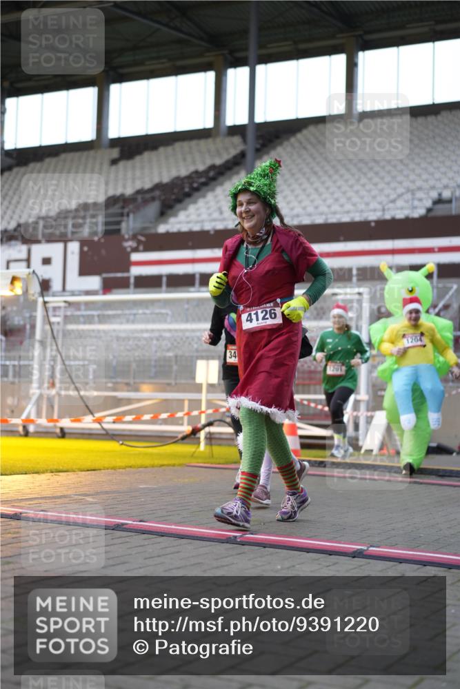 07.12.2025 - St. Pauli X-Mass-Run No. 15 Patografie http://msf.ph/oto/9391220 07.12.2025 10:29:30 Ziel 450, 458, 1039, 1198, 1201, 1204, 1209, 1373, 1550, 1842, 2001, 3080, 3115, 3468, 3469, 3470, 4007, 4009, 4126, 4264, 4266, 4293, 4296, 4440, 4472, 4476, 4531, 4695 meine-sportfotos.de