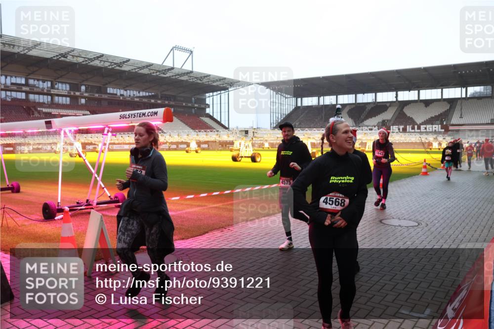 07.12.2025 - St. Pauli X-Mass-Run No. 15 Luisa Fischer http://msf.ph/oto/9391221 07.12.2025 11:05:22 Ziel 4575, 0, 4568, 1643, 33, 117, 128, 200, 201, 361, 395, 889, 1152, 1212, 1411, 1492, 1630, 1643, 2791, 2919, 3719, 4561, 4562, 4563, 4565, 4566, 4567, 4568, 4569, 4570, 4571, 4572, 4573, 4575, 4576, 4577, 4578 meine-sportfotos.de