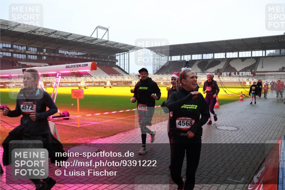 07.12.2025 - St. Pauli X-Mass-Run No. 15 Luisa Fischer http://msf.ph/oto/9391222 07.12.2025 11:05:22 Ziel 4572, 4575, 4568, 1643, 33, 117, 128, 200, 201, 361, 395, 889, 1152, 1212, 1411, 1492, 1630, 1643, 2791, 2919, 3719, 4561, 4562, 4563, 4565, 4566, 4567, 4568, 4569, 4570, 4571, 4572, 4573, 4575, 4576, 4577, 4578 meine-sportfotos.de