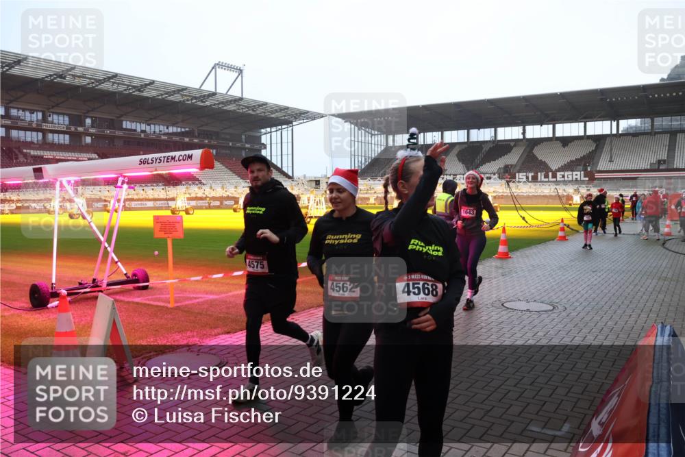 07.12.2025 - St. Pauli X-Mass-Run No. 15 Luisa Fischer http://msf.ph/oto/9391224 07.12.2025 11:05:23 Ziel 4575, 4562, 0, 4568, 1643, 33, 117, 128, 200, 201, 361, 395, 889, 1152, 1212, 1411, 1492, 1630, 1643, 2791, 2919, 3719, 4561, 4562, 4563, 4565, 4566, 4567, 4568, 4569, 4570, 4571, 4572, 4573, 4575, 4576, 4577, 4578 meine-sportfotos.de