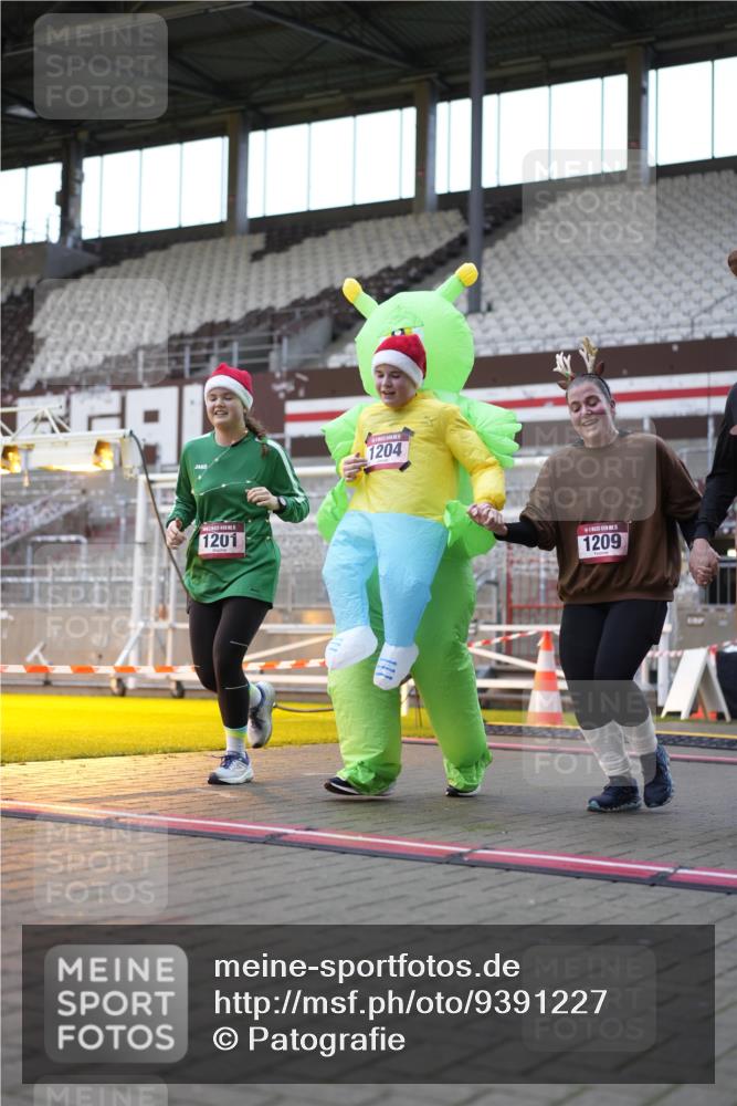 07.12.2025 - St. Pauli X-Mass-Run No. 15 Patografie http://msf.ph/oto/9391227 07.12.2025 10:29:31 Ziel 450, 458, 1039, 1198, 1201, 1204, 1209, 1373, 2001, 2878, 3080, 3468, 3469, 3470, 4007, 4009, 4126, 4264, 4266, 4293, 4296, 4440, 4472, 4476, 4531, 4695 meine-sportfotos.de