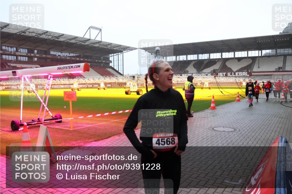 07.12.2025 - St. Pauli X-Mass-Run No. 15 Luisa Fischer http://msf.ph/oto/9391228 07.12.2025 11:05:24 Ziel 04, 4568, 33, 117, 128, 200, 201, 361, 395, 889, 1152, 1212, 1411, 1492, 1630, 1643, 2791, 2919, 3719, 4561, 4562, 4563, 4565, 4566, 4567, 4568, 4569, 4570, 4571, 4572, 4573, 4575, 4576, 4577, 4578 meine-sportfotos.de