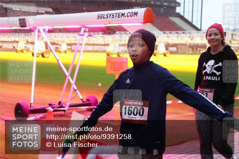 07.12.2025 - St. Pauli X-Mass-Run No. 15 Luisa Fischer http://msf.ph/oto/9391258 07.12.2025 11:05:47 Ziel 53, 15, 1600, 5, 117, 128, 199, 200, 201, 434, 831, 889, 1046, 1049, 1152, 1212, 1311, 1411, 1492, 1600, 1630, 1840, 1841, 2006, 2884 meine-sportfotos.de