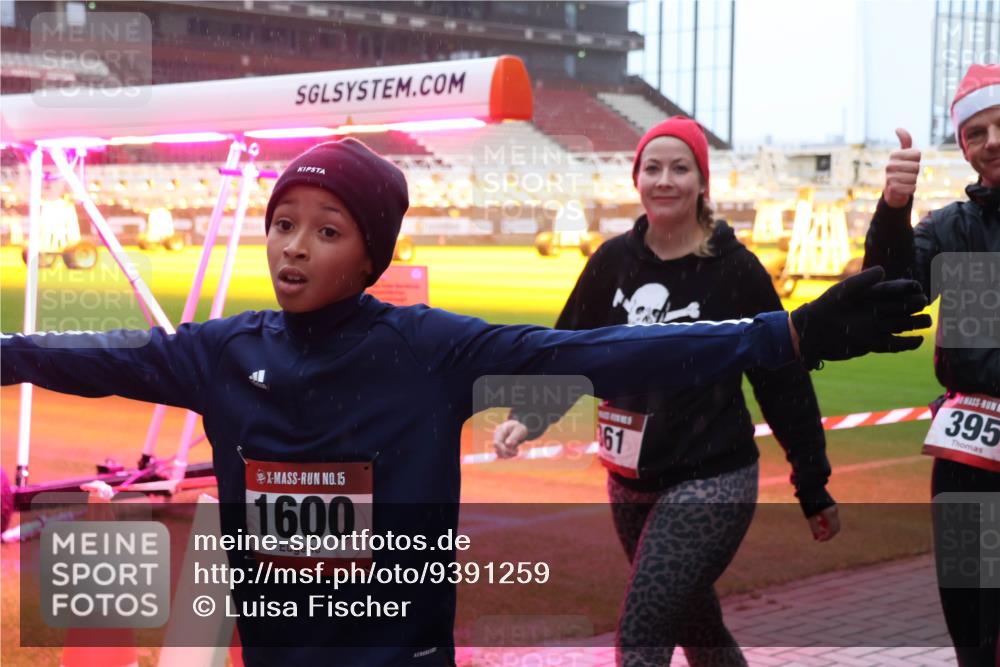 07.12.2025 - St. Pauli X-Mass-Run No. 15 Luisa Fischer http://msf.ph/oto/9391259 07.12.2025 11:05:48 Ziel 15, 1600, 61, 395, 117, 128, 199, 200, 201, 434, 831, 889, 1046, 1049, 1152, 1212, 1311, 1411, 1492, 1600, 1630, 1840, 1841, 2006, 2884 meine-sportfotos.de