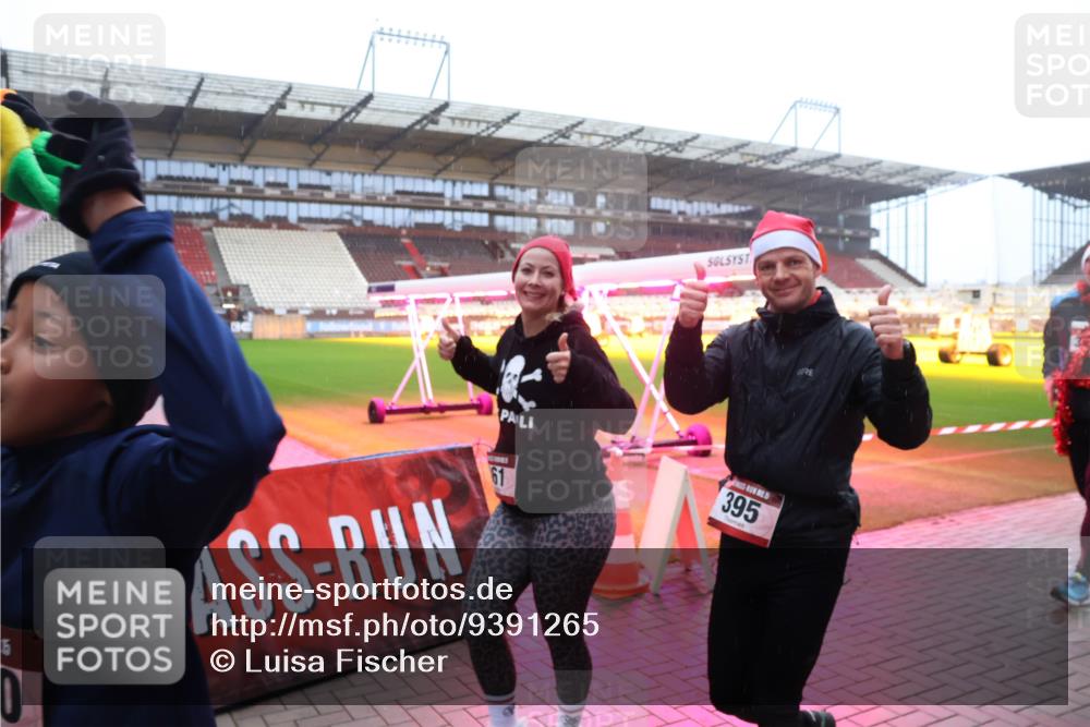 07.12.2025 - St. Pauli X-Mass-Run No. 15 Luisa Fischer http://msf.ph/oto/9391265 07.12.2025 11:05:49 Ziel 61, 395, 117, 128, 199, 200, 201, 434, 831, 889, 1046, 1049, 1152, 1311, 1492, 1600, 1630, 1840, 1841, 2006, 2884 meine-sportfotos.de