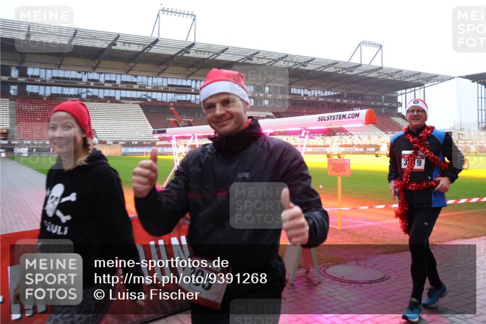 07.12.2025 - St. Pauli X-Mass-Run No. 15 Luisa Fischer http://msf.ph/oto/9391268 07.12.2025 11:05:50 Ziel 141, 395, 39, 117, 128, 199, 200, 201, 434, 831, 889, 1046, 1049, 1152, 1311, 1492, 1600, 1630, 1840, 1841, 2006, 2884 meine-sportfotos.de