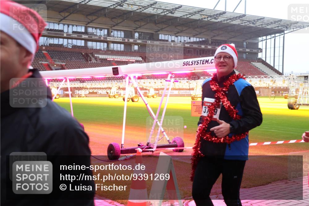 07.12.2025 - St. Pauli X-Mass-Run No. 15 Luisa Fischer http://msf.ph/oto/9391269 07.12.2025 11:05:50 Ziel 117, 128, 199, 200, 201, 434, 831, 889, 1046, 1049, 1152, 1311, 1492, 1600, 1630, 1840, 1841, 2006, 2884 meine-sportfotos.de