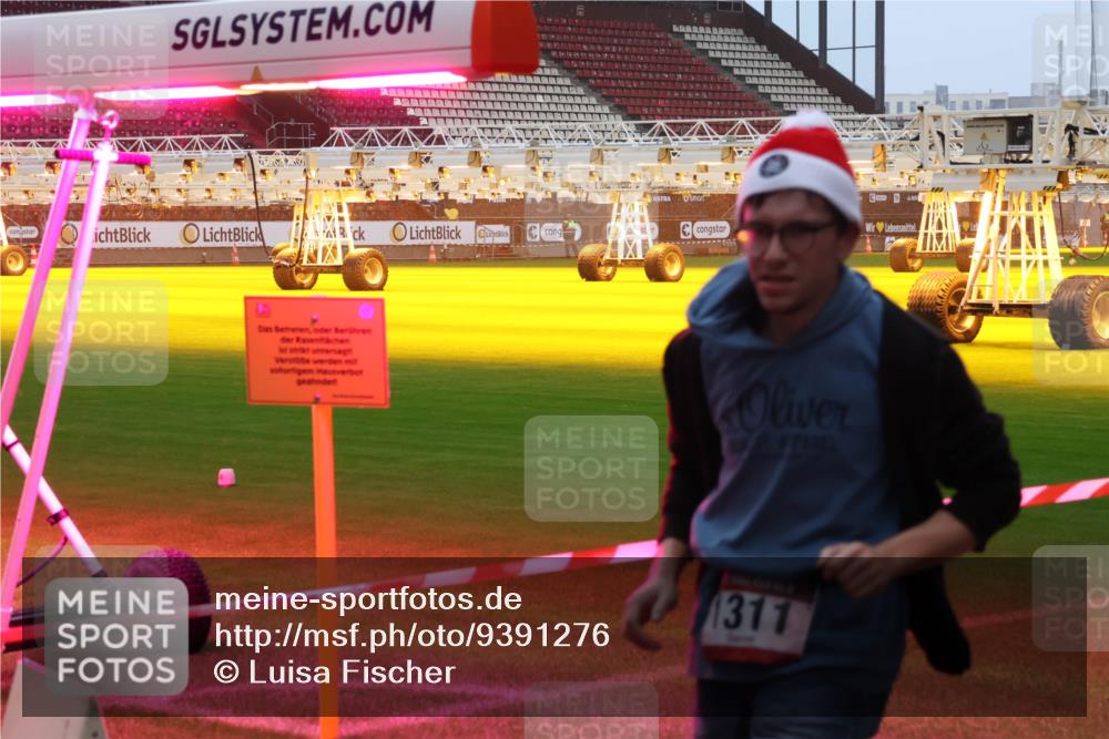07.12.2025 - St. Pauli X-Mass-Run No. 15 Luisa Fischer http://msf.ph/oto/9391276 07.12.2025 11:05:56 Ziel 1311, 199, 200, 201, 434, 831, 889, 924, 925, 927, 929, 932, 973, 1046, 1049, 1092, 1152, 1196, 1208, 1311, 1428, 1432, 1492, 1600, 1630, 1840, 1841, 2006, 2254, 2884, 3272, 3278 meine-sportfotos.de