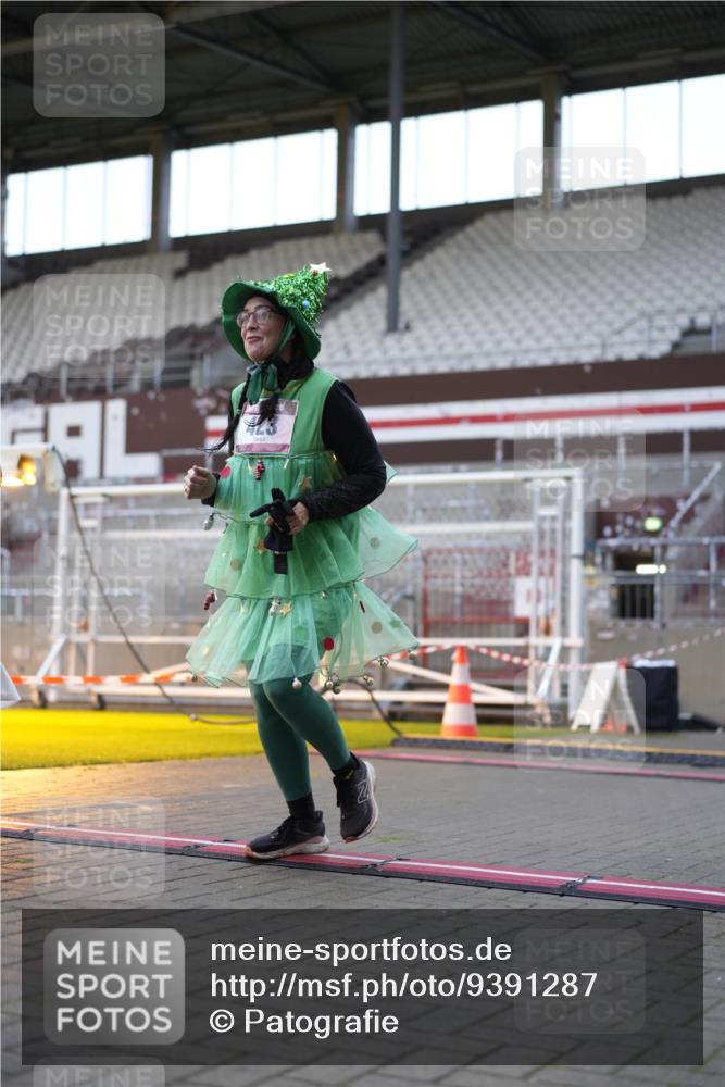 07.12.2025 - St. Pauli X-Mass-Run No. 15 Patografie http://msf.ph/oto/9391287 07.12.2025 10:29:43 Ziel 10, 423, 426, 1090, 1091, 1198, 1201, 1204, 1209, 1669, 2878, 3468, 3469, 3494, 3497, 3516, 3517, 4126, 4472, 4476, 4534, 4546 meine-sportfotos.de