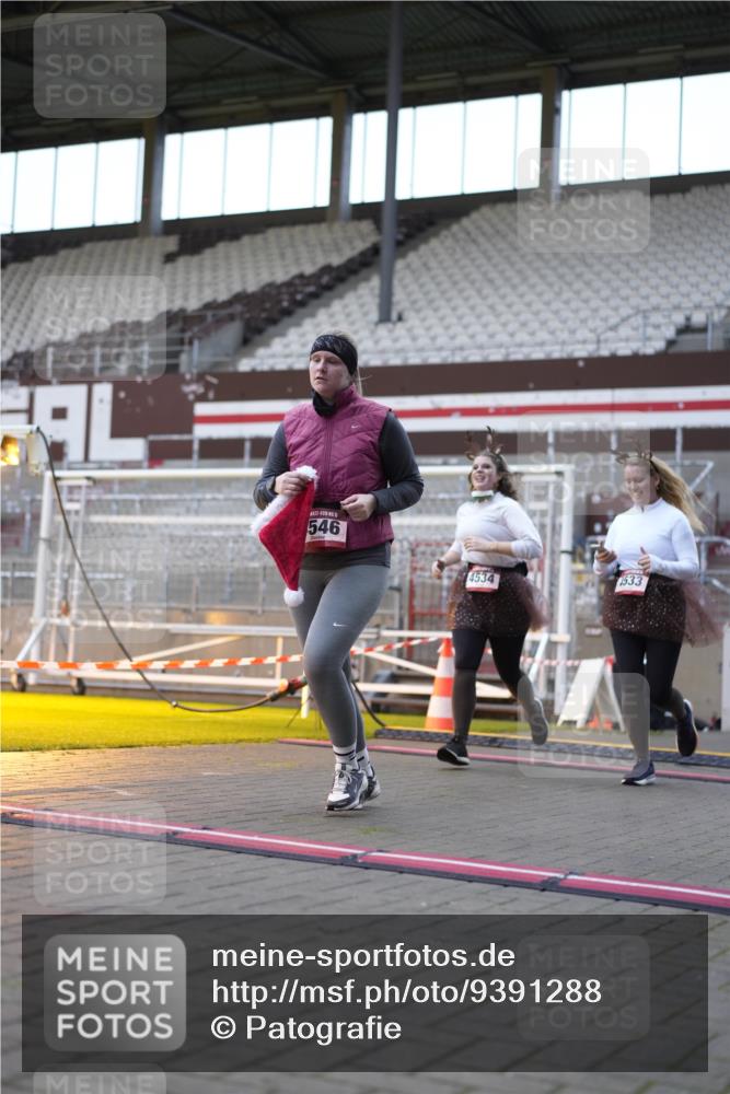 07.12.2025 - St. Pauli X-Mass-Run No. 15 Patografie http://msf.ph/oto/9391288 07.12.2025 10:29:46 Ziel 10, 423, 426, 1090, 1091, 1198, 1201, 1204, 1209, 1669, 2878, 3494, 3497, 3516, 3517, 4472, 4476, 4533, 4534, 4546 meine-sportfotos.de