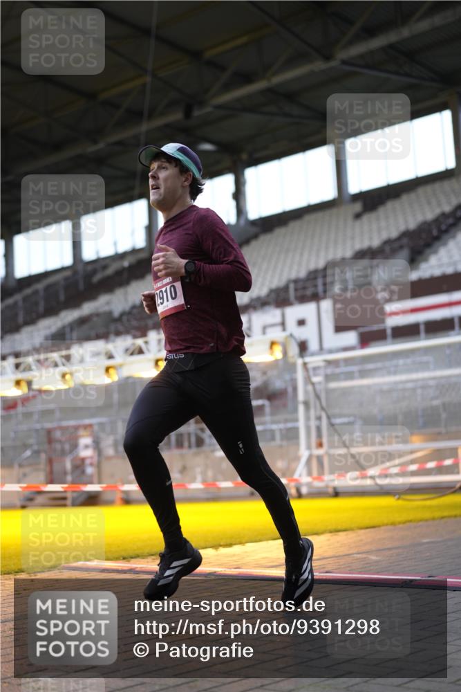 07.12.2025 - St. Pauli X-Mass-Run No. 15 Patografie http://msf.ph/oto/9391298 07.12.2025 10:30:19 Ziel 1696, 2910 meine-sportfotos.de