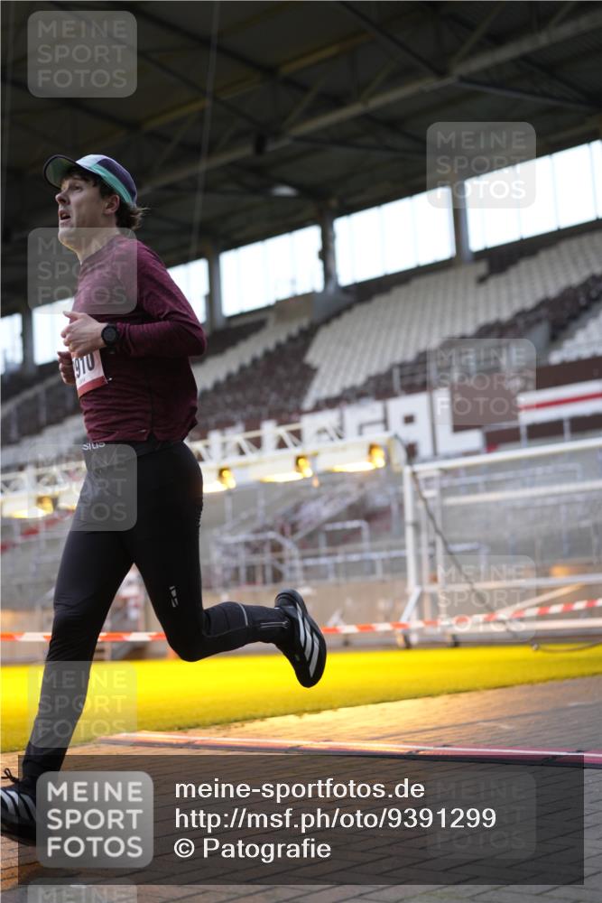 07.12.2025 - St. Pauli X-Mass-Run No. 15 Patografie http://msf.ph/oto/9391299 07.12.2025 10:30:19 Ziel 1696, 2910 meine-sportfotos.de