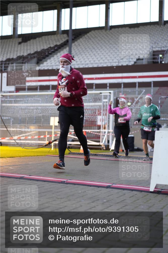 07.12.2025 - St. Pauli X-Mass-Run No. 15 Patografie http://msf.ph/oto/9391305 07.12.2025 10:30:37 Ziel 608, 1698, 1700, 2537, 3936, 3940, 4845, 4847 meine-sportfotos.de