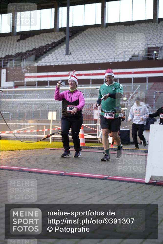 07.12.2025 - St. Pauli X-Mass-Run No. 15 Patografie http://msf.ph/oto/9391307 07.12.2025 10:30:38 Ziel 594, 601, 608, 1698, 1700, 2537, 3936, 3940, 4845, 4847 meine-sportfotos.de