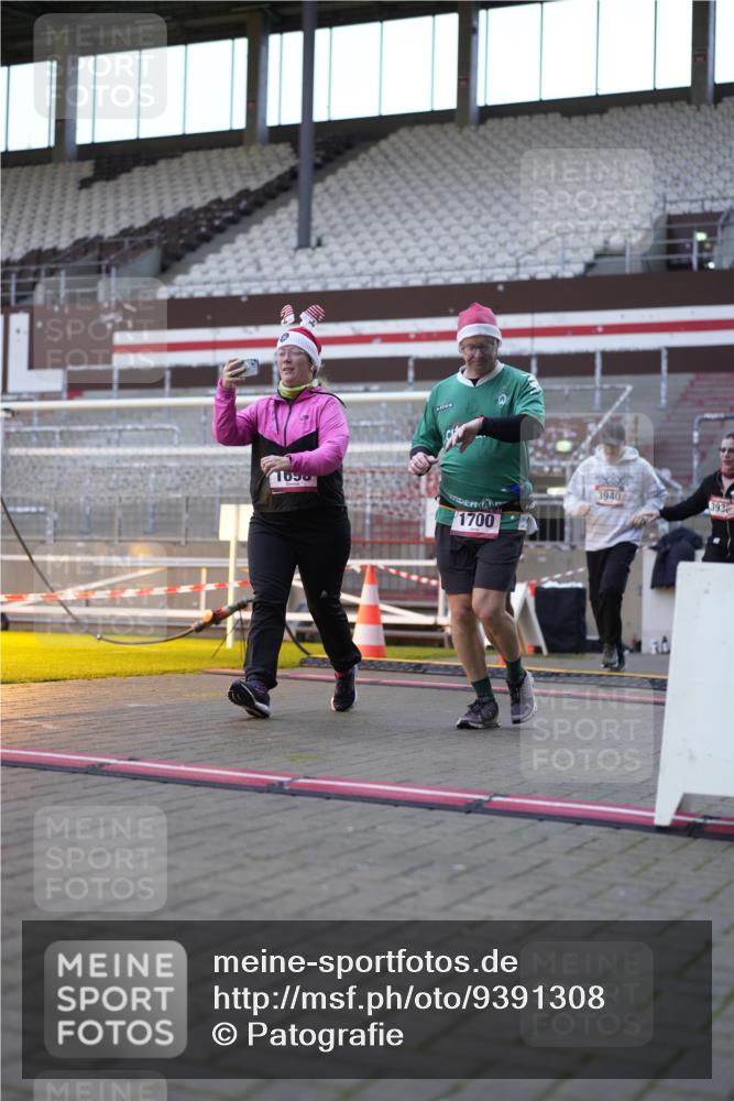 07.12.2025 - St. Pauli X-Mass-Run No. 15 Patografie http://msf.ph/oto/9391308 07.12.2025 10:30:38 Ziel 594, 601, 608, 1698, 1700, 2537, 3936, 3940, 4845, 4847 meine-sportfotos.de