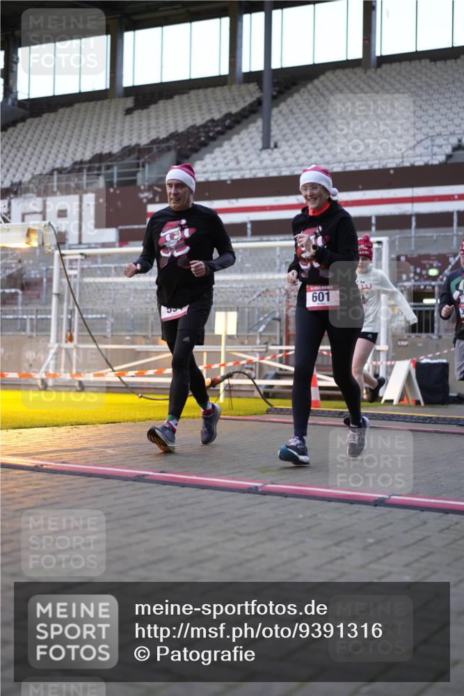 07.12.2025 - St. Pauli X-Mass-Run No. 15 Patografie http://msf.ph/oto/9391316 07.12.2025 10:30:43 Ziel 594, 601, 608, 1698, 1700, 2537, 3936, 3940, 3982, 3986, 4845, 4847 meine-sportfotos.de