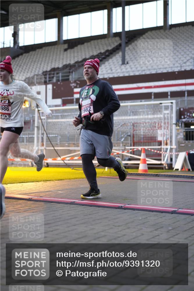 07.12.2025 - St. Pauli X-Mass-Run No. 15 Patografie http://msf.ph/oto/9391320 07.12.2025 10:30:44 Ziel 594, 601, 608, 1698, 1700, 2537, 3936, 3940, 3982, 3986, 4845, 4847 meine-sportfotos.de
