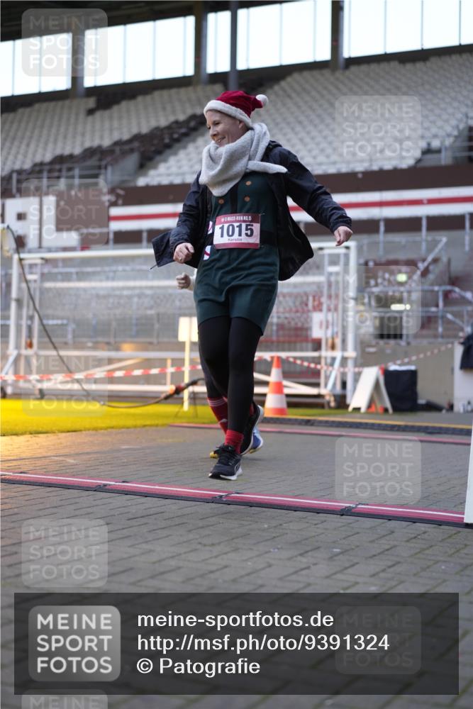 07.12.2025 - St. Pauli X-Mass-Run No. 15 Patografie http://msf.ph/oto/9391324 07.12.2025 10:30:52 Ziel 594, 601, 608, 1015, 1075, 1698, 1700, 2537, 3936, 3940, 3982, 3986, 4464 meine-sportfotos.de