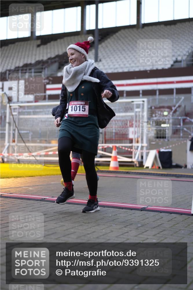 07.12.2025 - St. Pauli X-Mass-Run No. 15 Patografie http://msf.ph/oto/9391325 07.12.2025 10:30:53 Ziel 594, 601, 608, 1015, 1075, 1698, 1700, 3936, 3940, 3982, 3986, 4464 meine-sportfotos.de