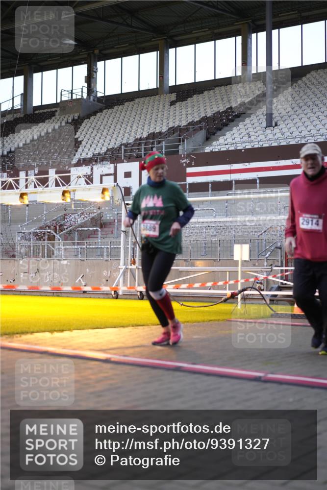07.12.2025 - St. Pauli X-Mass-Run No. 15 Patografie http://msf.ph/oto/9391327 07.12.2025 10:31:07 Ziel 1015, 1075, 1545, 2073, 2172, 2914, 3889 meine-sportfotos.de
