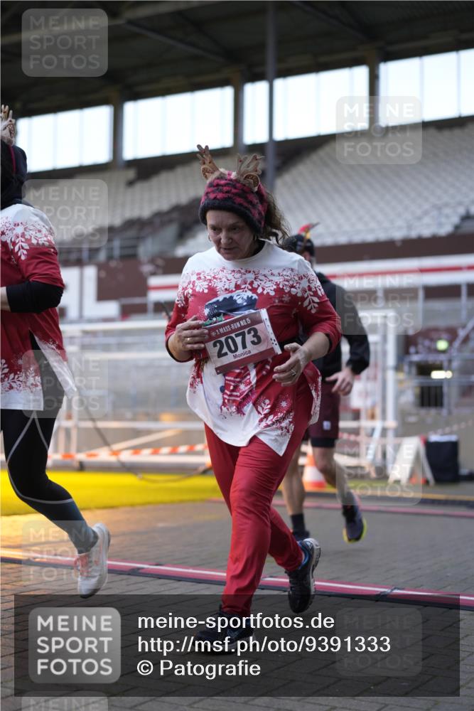 07.12.2025 - St. Pauli X-Mass-Run No. 15 Patografie http://msf.ph/oto/9391333 07.12.2025 10:31:10 Ziel 1545, 2073, 2172, 2914, 3889 meine-sportfotos.de