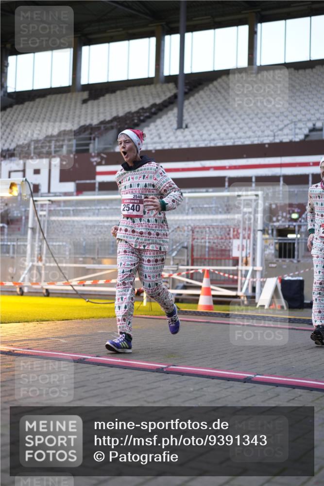 07.12.2025 - St. Pauli X-Mass-Run No. 15 Patografie http://msf.ph/oto/9391343 07.12.2025 10:31:23 Ziel 343, 1545, 2073, 2171, 2172, 2540, 2541, 4412 meine-sportfotos.de